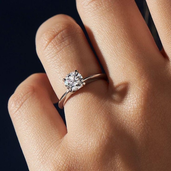 Anello solitario in platino H VVS1 da 0,60 Italia