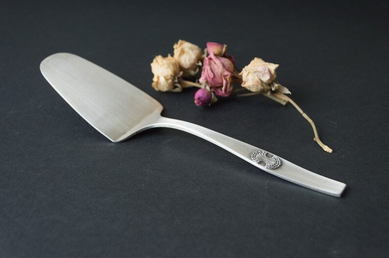 Cake server Silver plated Shabby chic Table decor Pie server Dessert serving Stamping blank Food photo prop Patina Tea party