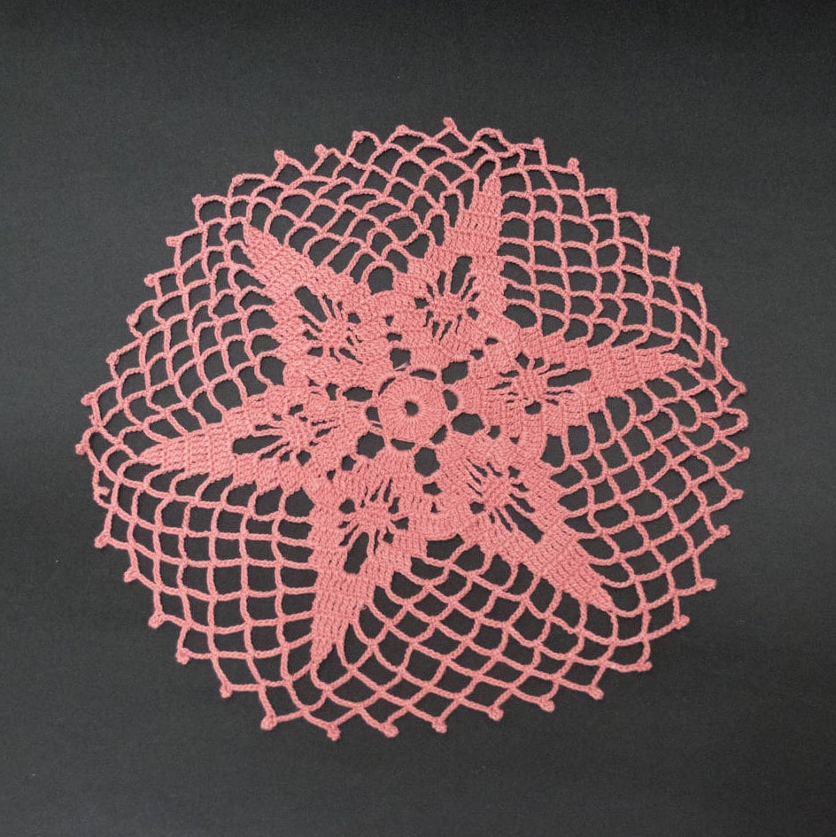 Vintage Crochet PATTERN to make Star Center Ruffled Table Doily Mat Centerpiece
