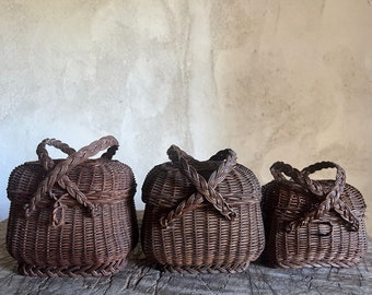 3 Antique French tiny doll wicker grass baskets. Miniature. tiny baskets. FRANCE. 1850s. Baskets for dolls.