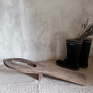 Porte-bottes avec extracteur et grattoir