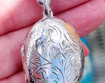 Vintage 925 Sterling Silver Oval Locket Pendant. Engraved Doublesided. Necklace.