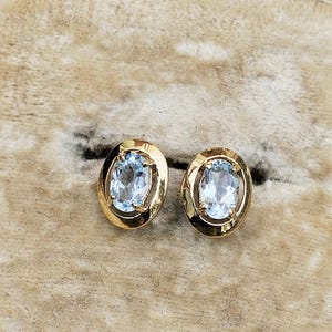 9ct Gold Ohrringe Blautopas Ohrstecker. Butterflybacks. Jahrgang