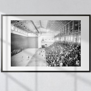 Jai Alai Memories: Indoor Action in Havanna, Cuba - Vintage Schwarz-Weiß-Fotografie Druck