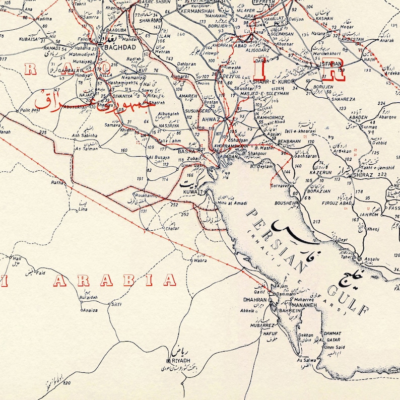 Może przedstawiać: Antyczna mapa Bliskiego Wschodu, przedstawiająca kraje: Irak, Iran, Kuwejt, Arabia Saudyjska i Zatokę Perską. Mapa jest wydrukowana w czerni i bieli z czerwonymi liniami i tekstem.
