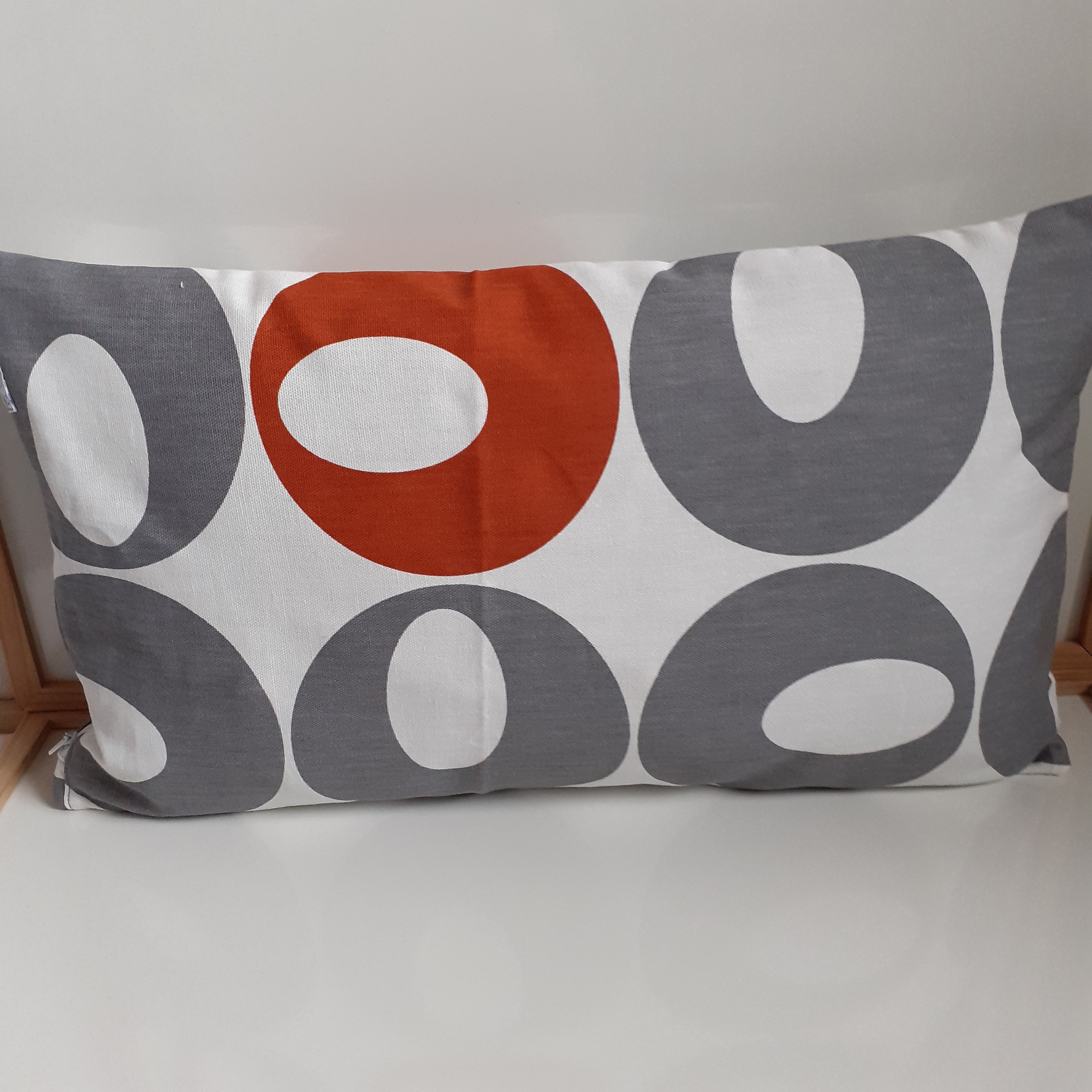 Housse de Coussin Grise et Orange 30x50 cm