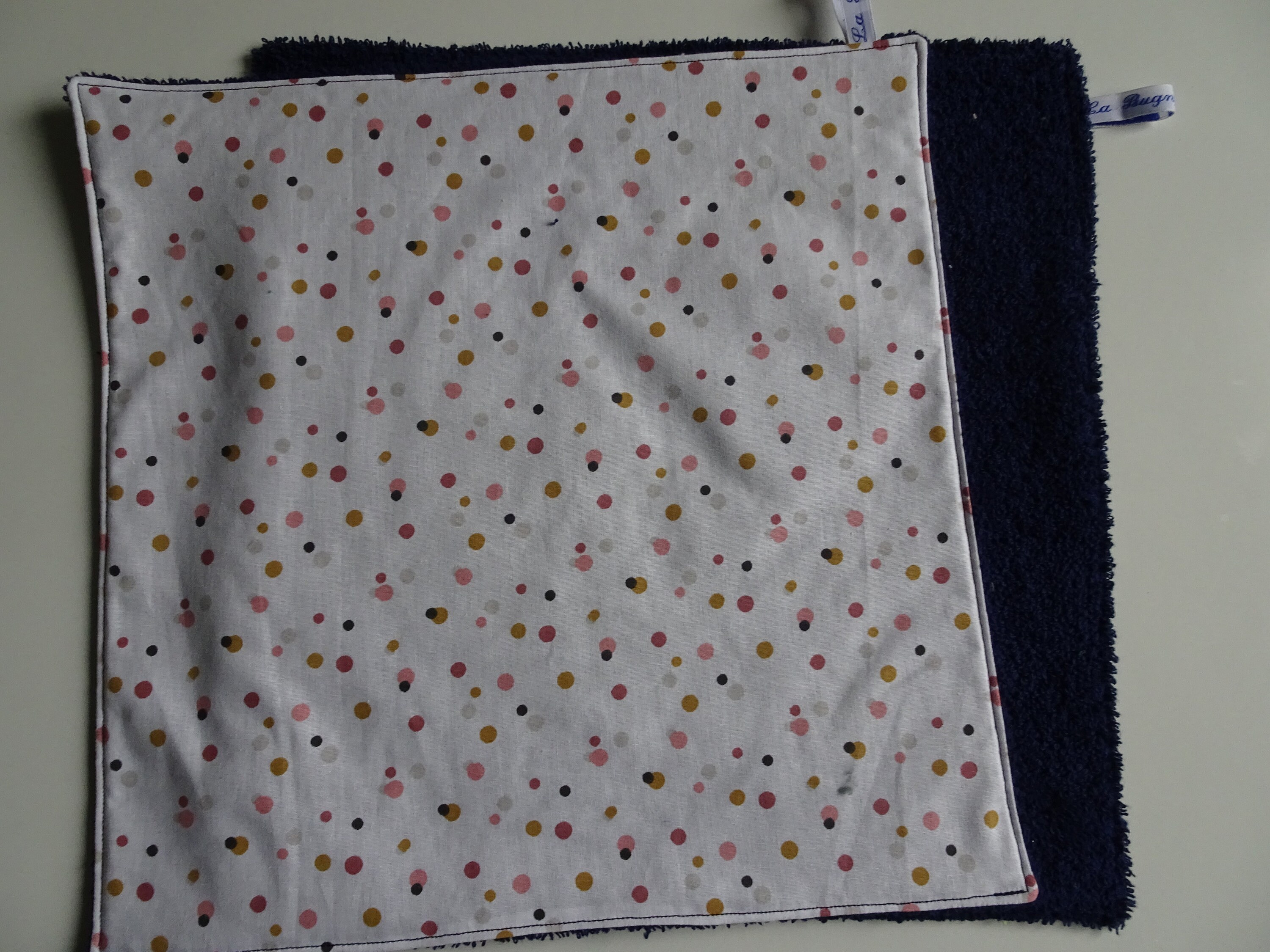 Lot de 2 Serviettes Table Enfant Éponge Bleu Marine Motifs Pois