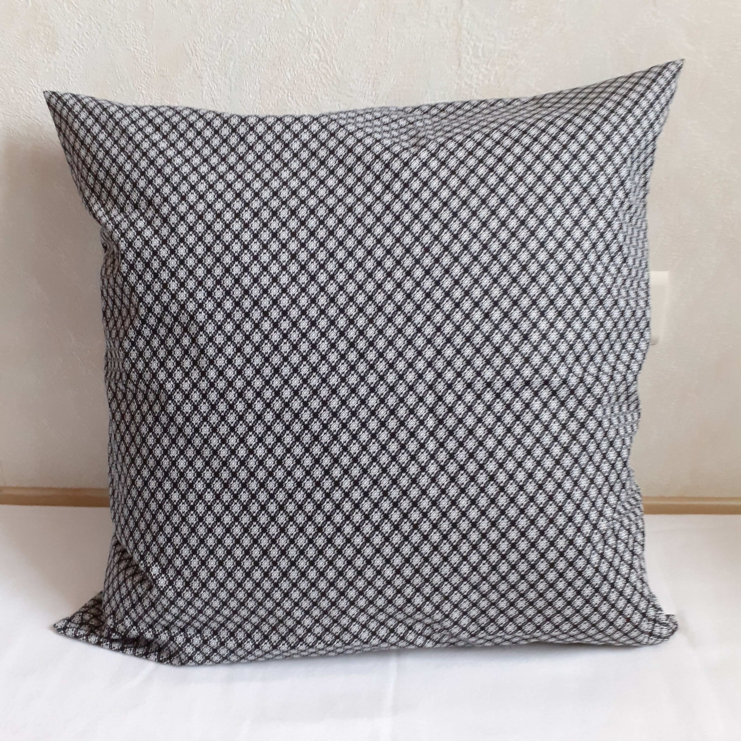 Housse de Coussin Noire et Blanche 60x60cm