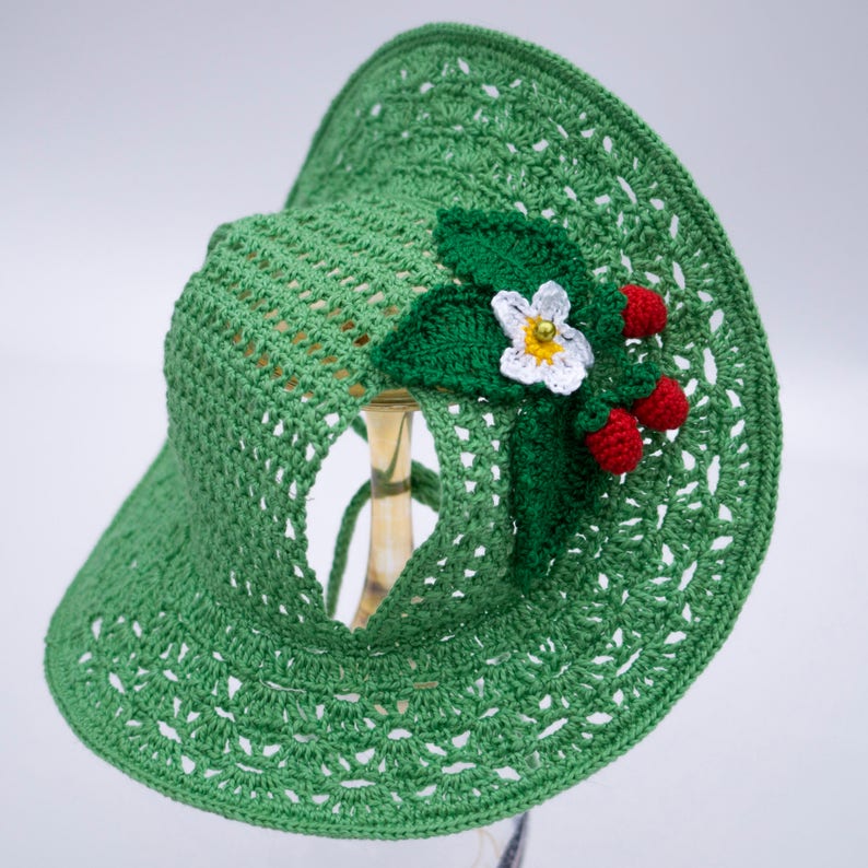Wide Brimmed Hat Dog/'sGreen Hat for DogSpring Hat dog/'sHat with Strawberries for DogSunhat for dogHand Knit Dog