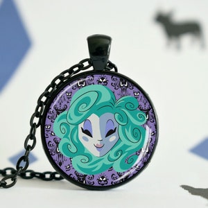 Leota - Necklace round pendant - Haunted Mansion - Phantom Manor - Glass cabochon - Victorian witch style - Geek Disney gift present