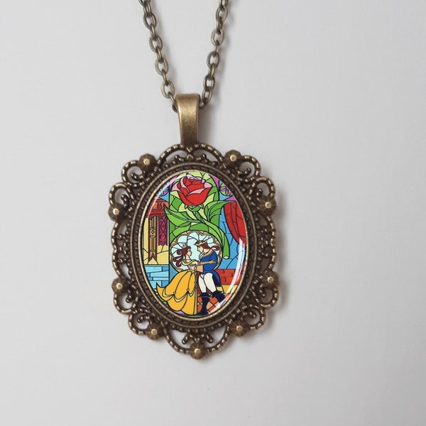 Vitrail Belle et la Bête - Pendentif ovale - Bijou Girly Romantique - Disney - Coloré - Conte de fées - Princesse