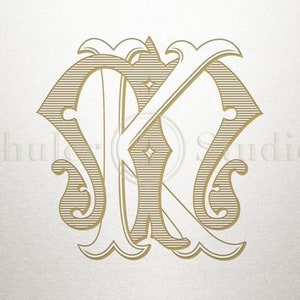 Op de afbeelding: Een gouden monogram met de letters "K" en "K" die in een decoratieve, sierlijke stijl met elkaar verweven zijn.