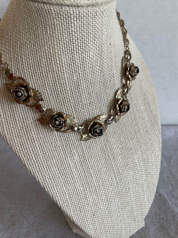 Vintage 1960’s Gold Tone  Rose Garland Necklace - image 3
