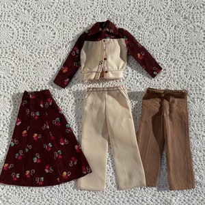 Trajes a juego de Barbie y Ken vintage de los años 70