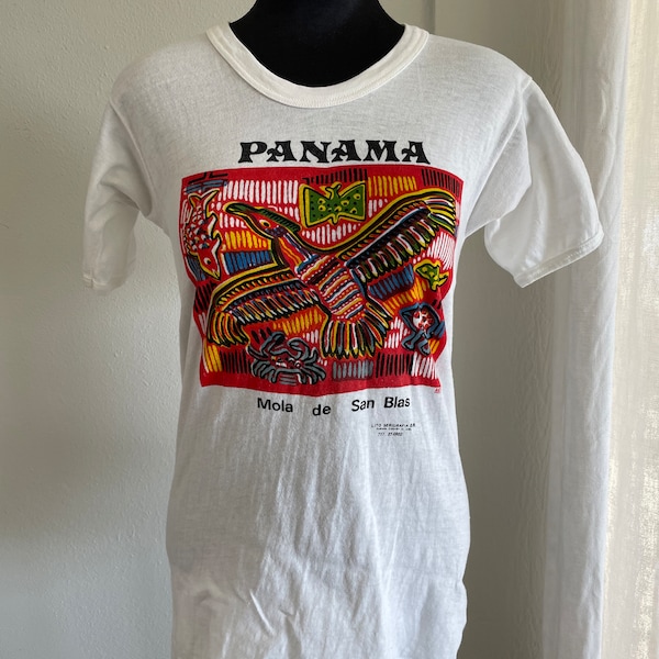 Mola Patch T-shirt | Handcrafted Tiny Art | Nido Shop