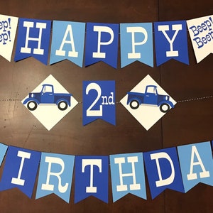Ein kleiner blauer LKW Geburtstagsbanner
