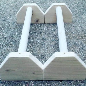 Nuevo juego de 2 parallettes de madera lijada de 24 &quot;para gimnasia Crossfit Press Handstands Push Ups P-Dips