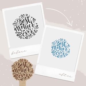 Puede incluir: Una imagen de antes y después que muestra un diseño para una artesanía de pirograbado. El diseño es un círculo con el texto "Best Mother Ever" rodeado de corazones. La imagen de antes muestra el diseño en tinta negra sobre un fondo blanco. La imagen de después muestra el diseño en marrón sobre un fondo marrón claro.