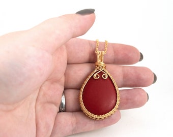 Red howlite necklace, bezel set gold wire-wrapped pendant, handmade jewelry, Christmas gift, Gift for her, natural stone, statement necklace