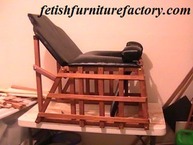 Mature Face Sitting Queening Chair For Oral Sex