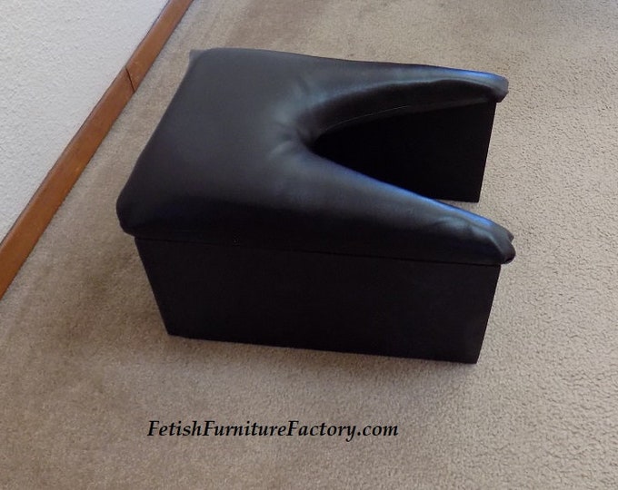 Mature: Queening Stool for Oral, BDSM Furniture, FemDom Face Sitting, Rim Seat, Adult Toys, Dominatrix, Cunnilingus, Dungeon, Domination.