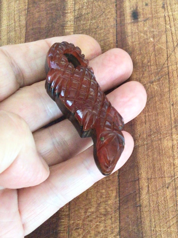 Rare Vintage carved Bakelite reptile lizard gecko 