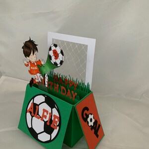 Cartão de aniversário de caixa de futebol
