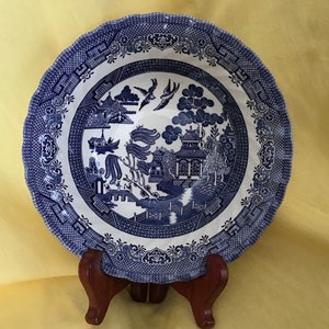 Royal Wessex “Blue Willow” pattern 9 inch serving bowl