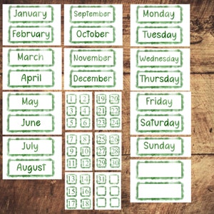 Calendrier aquarelle vert mois de l'année carte téléchargement numérique imprimable homeschool eyfs affichage bienvenue tableau d'affichage en classe