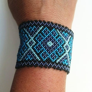 Mexican Huichol Beaded Cuff bracelet Huichol art Native american style für him and her seed beads jewelry image 2