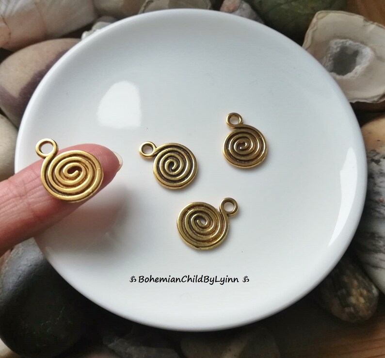 6x Spiral Anhänger 18mm x 13,5mm Schmuckherstellung Makramee Zubehör Schmuck Anhänger Boho Metallanhänger Wirbel Antikgold Bild 2