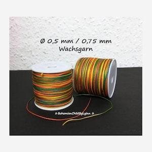 Könnte beinhalten: Ein Set aus drei Keramikbechern mit gesprenkelter, matter Oberfläche. Die Becher sind in Creme-, Hellgrau- und Dunkelgrautönen gehalten. Jeder Becher hat ein schlichtes, minimalistisches Design.