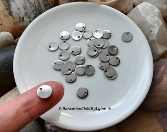 8x/ 16x runde Edelstahlscheiben/ Plättchen 9 x 7 mm ~ Schmuckherstellung • Makramee-Zubehör • Charms • runde Metallplättchen