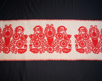 Transsylvanisch tafelkleed 162/46 cm. handgeborduurd woondecor, Kalotaszeg linnen folk middelpunt, rode muurhanger, bloementafeldecor