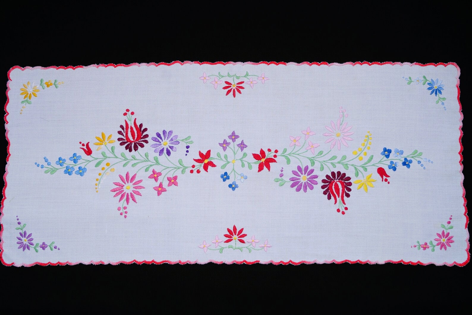 ハンガリーのカロチャテーブルランナー73/33 cm、刺繍入りホーム