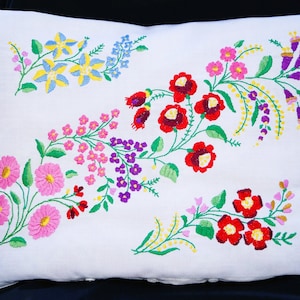 Funda de almohada húngara Kalocsa 52/39 cm, almohada bordada a mano, funda de almohada popular húngara, bordado floral colorido, funda de almohada floral