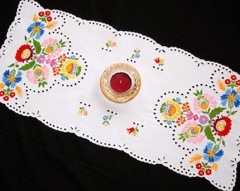 ハンガリーのカロチャ織りテーブルランナー 69.5/31.5 cm、手刺繍の