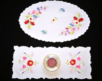 手作りカロチャ刺繍テーブルランナー＆ドイリー：ハンガリーの花柄