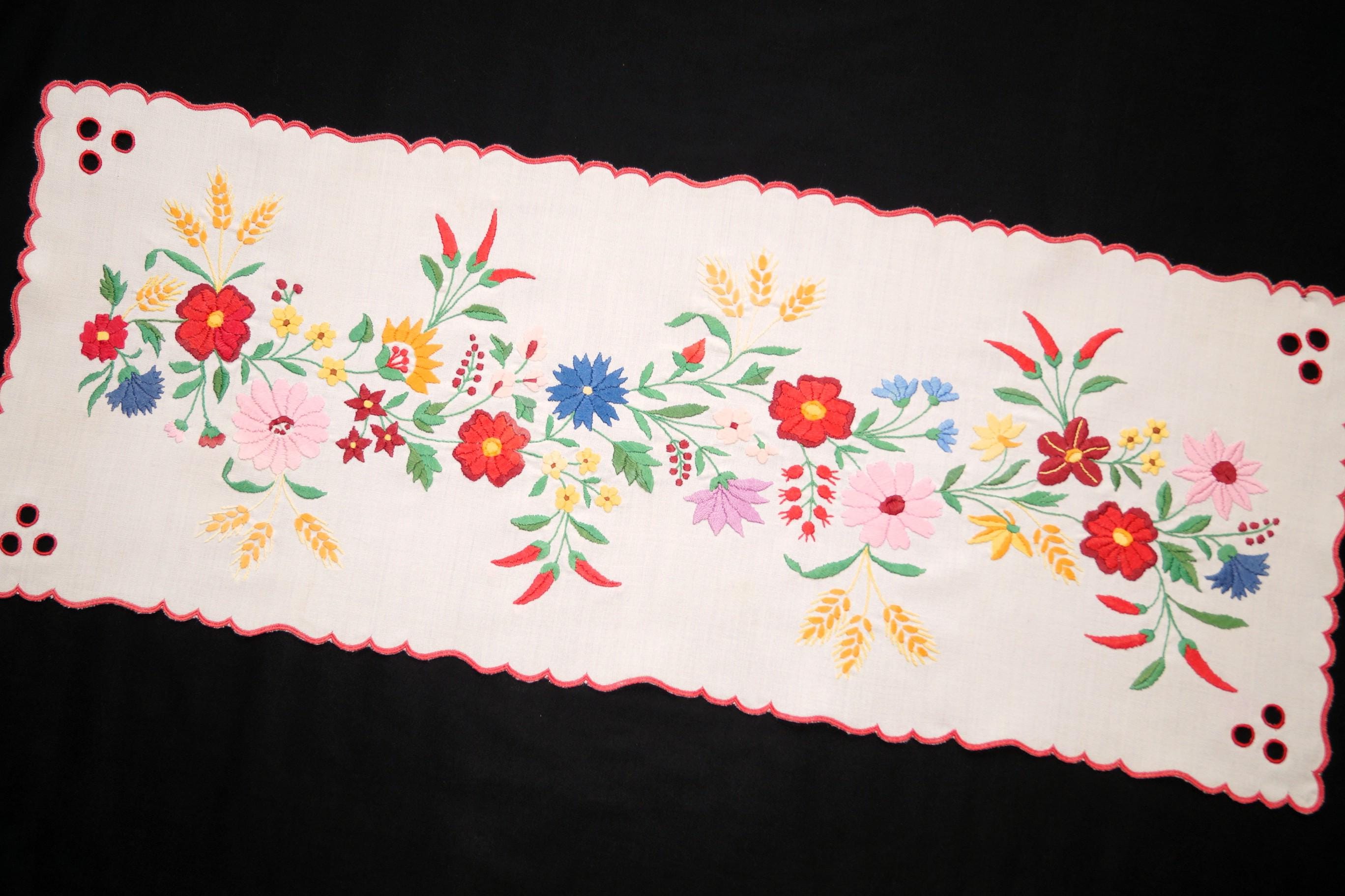 ハンガリーのカロチャ花柄テーブルランナー 72.5/28.5 cm、手刺繍の
