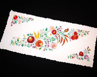 ハンガリー　カロチャ刺繍 テーブルランナー 花柄 ハンガリーのカロチャ手刺繍テーブルランナー、花柄リネン - Etsy 日本