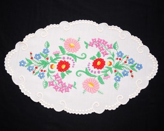 手作りカロチャ刺繍テーブルランナー＆ドイリー：ハンガリーの花柄