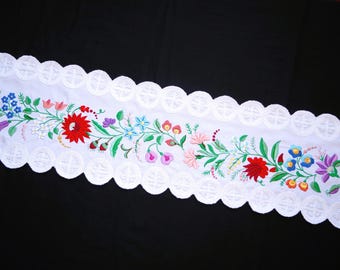 ヴィンテージ カロチャ ハンガリー花刺繍テーブルランナー (27インチ