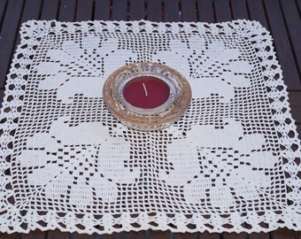 White crochet doily, square doily 37 cm table decoration, handmade tablecloth, floral crochet tablecloth, crochet doily, vintage centerpiece