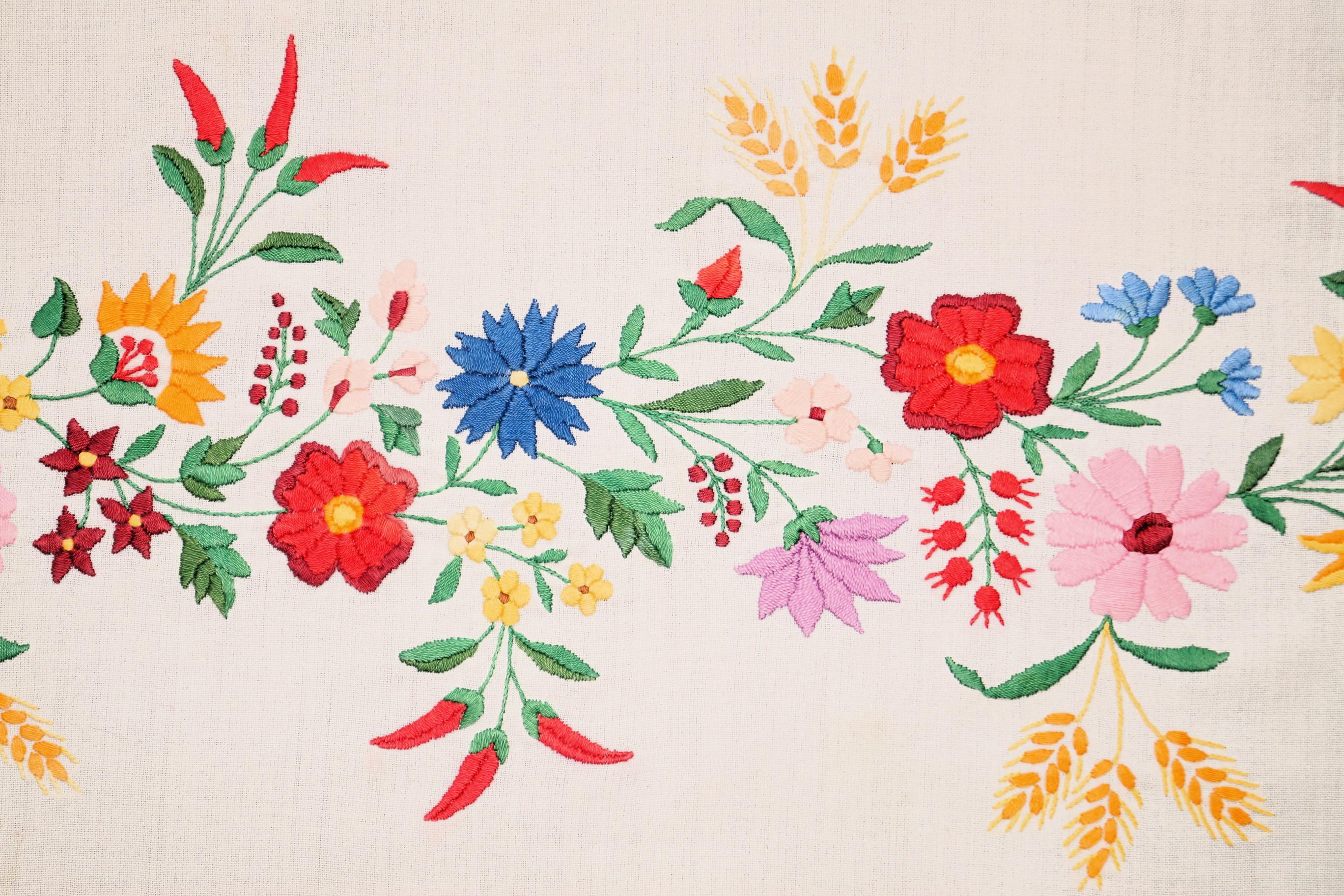 ハンガリーのカロチャ花柄テーブルランナー 72.5/28.5 cm、手刺繍の