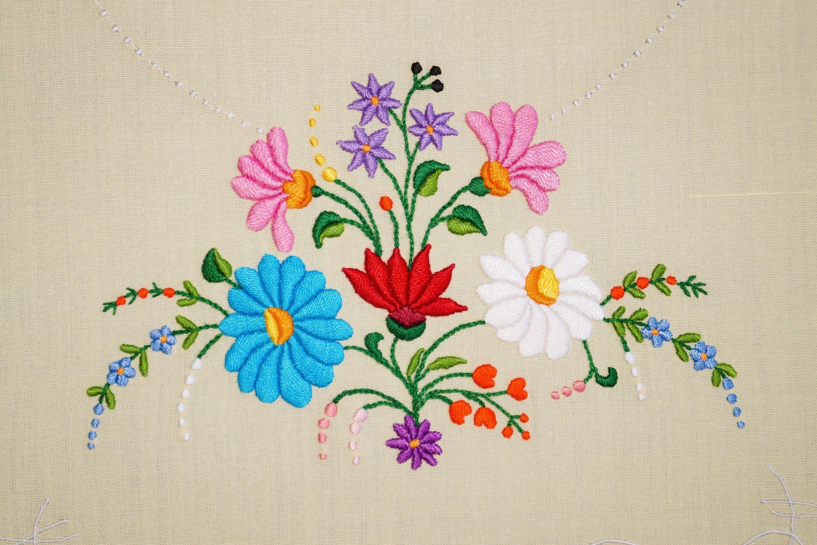 ハンガリーのカラフルなカロチャの花柄テーブルランナー 73/36 cm、手
