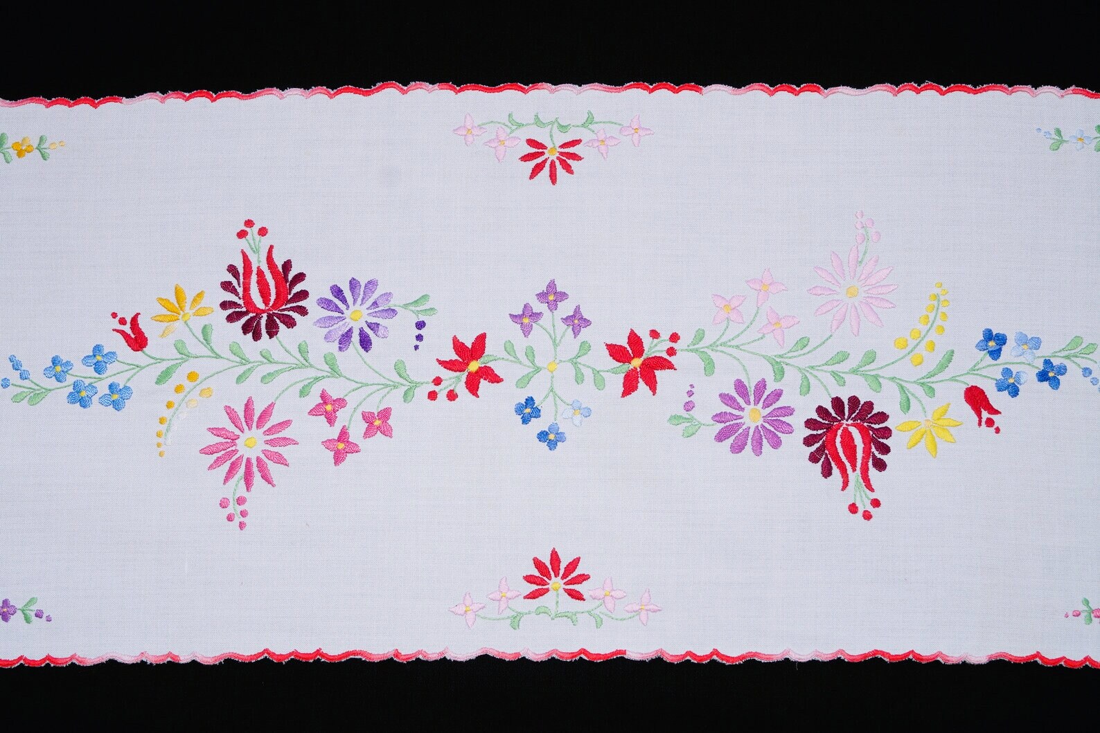 ハンガリーのカロチャテーブルランナー73/33 cm、刺繍入りホーム