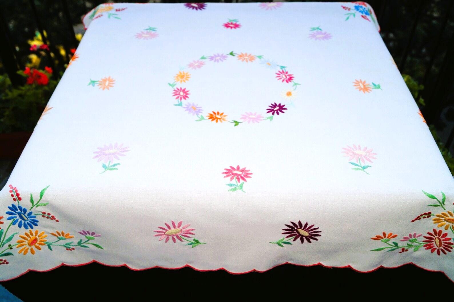 ハンガリーの花柄テーブルクロス 84/82 cm、手刺繍のホーム