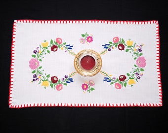 Corredor de mesa Kalocsa húngaro 60/ 35 cm, decoración del hogar bordado a mano, corredor de mesa popular húngaro, bordados coloridos, decoración de mesa floral
