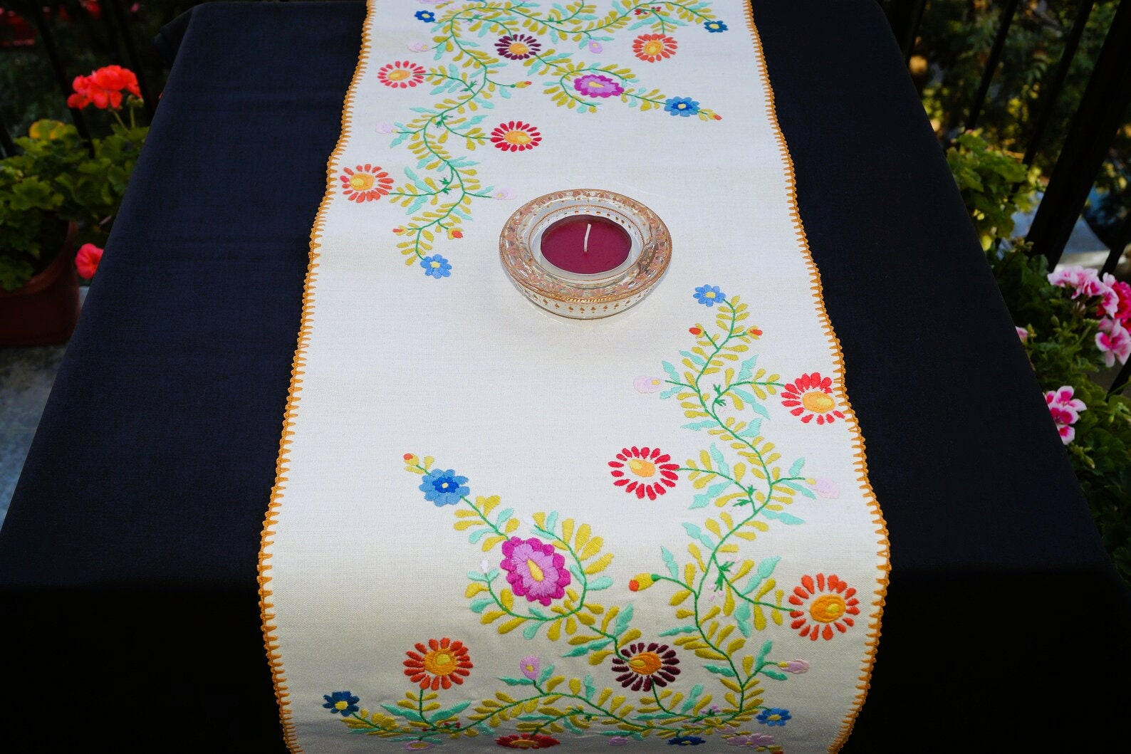 ハンガリーの花柄テーブルランナー 84/33 cm、手刺繍のホーム