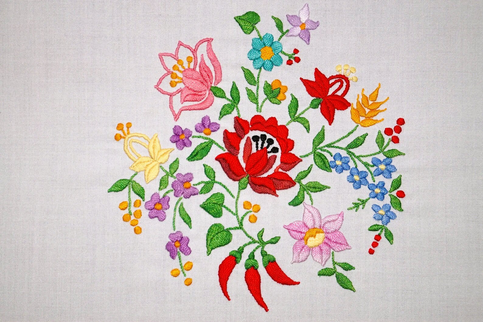 ハンガリーのカロチャテーブルランナー 64/40 cm、手刺繍のホーム